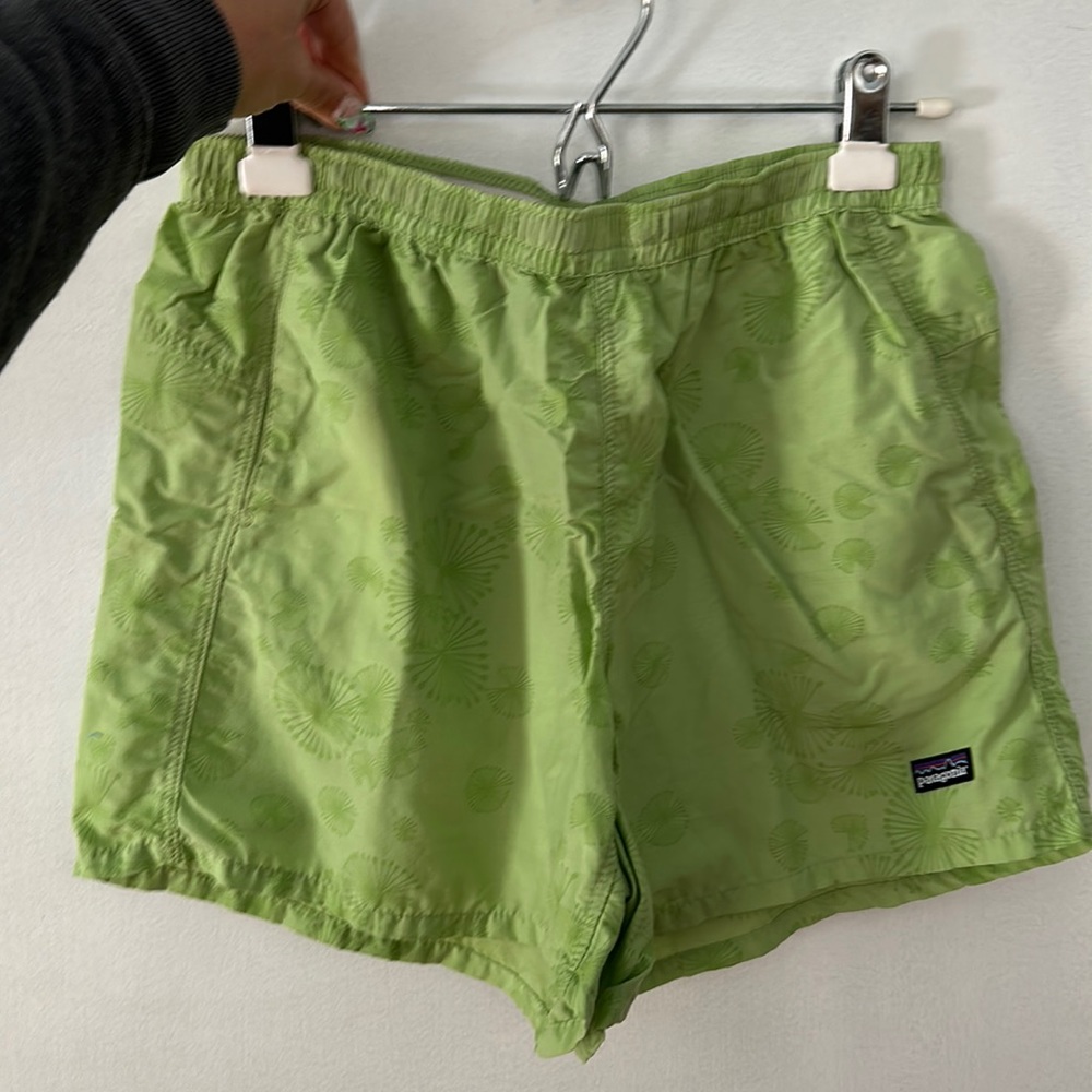Women’s Patagonia Baggies Shorts, M, Lime Green with Dandelions